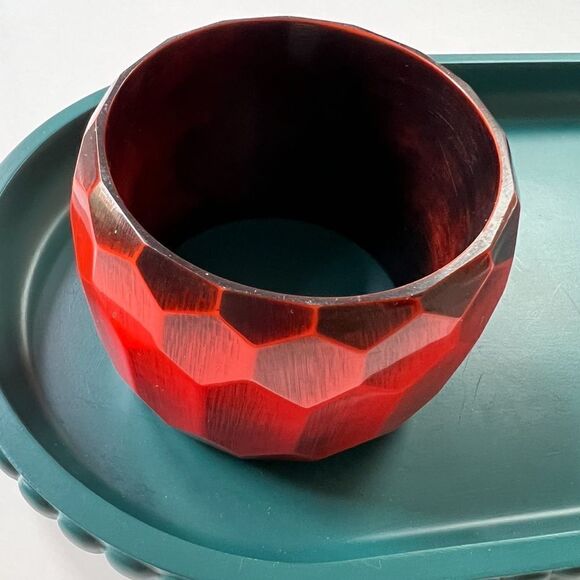 Ginormous Vintage 1970s Bakelite Beveled Black and Orange Bangle Bracelet - Picture 3 of 4